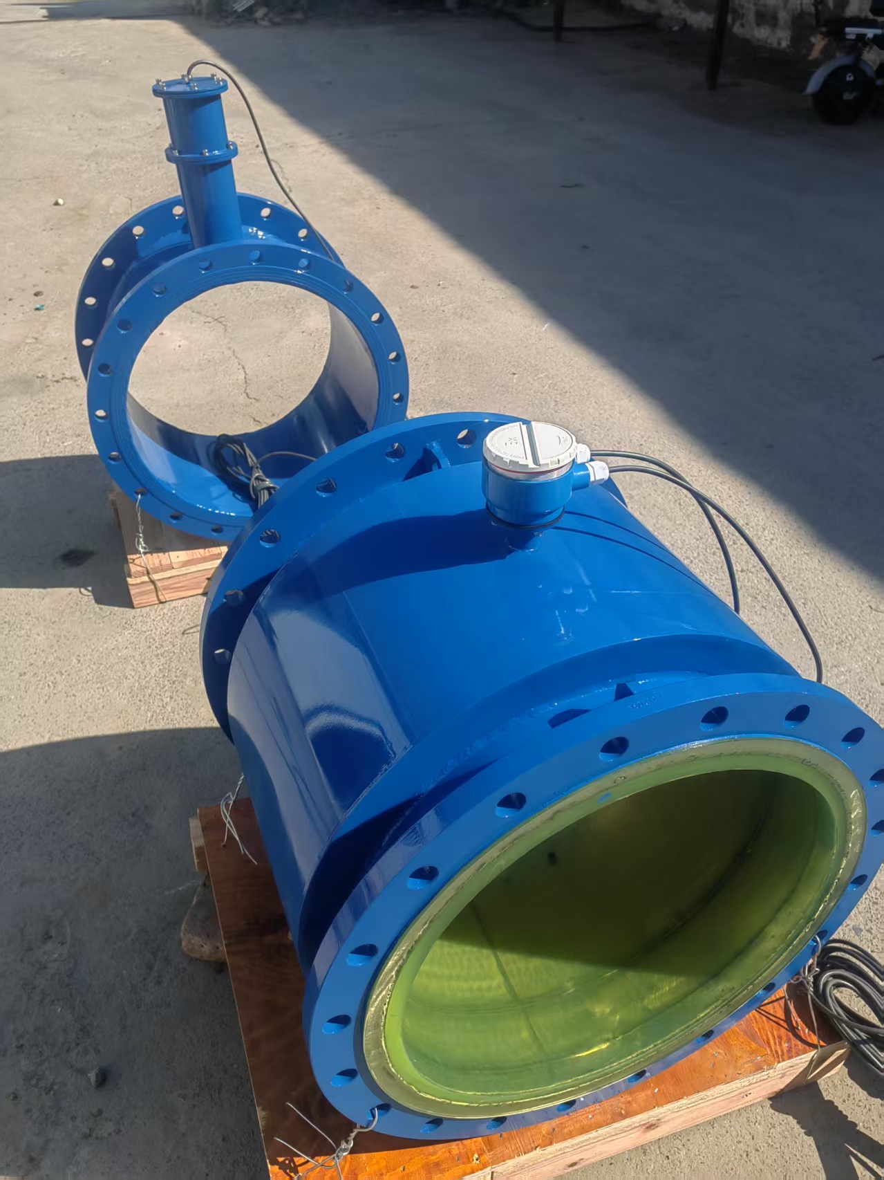 電磁式非滿管流量計